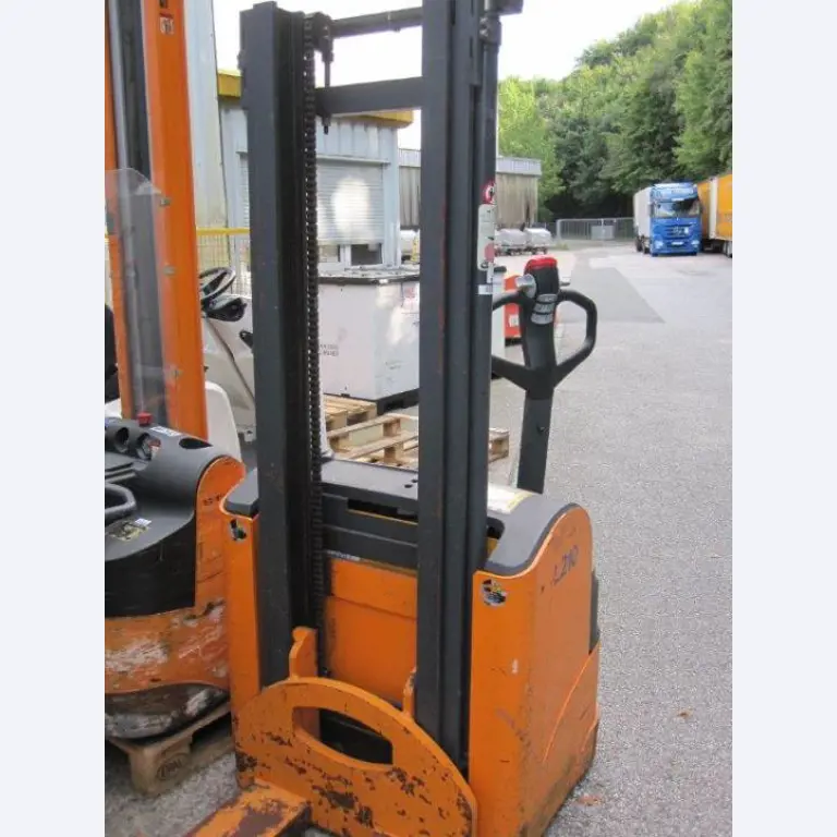 Gepflegte Flurförderfahrzeuge-4